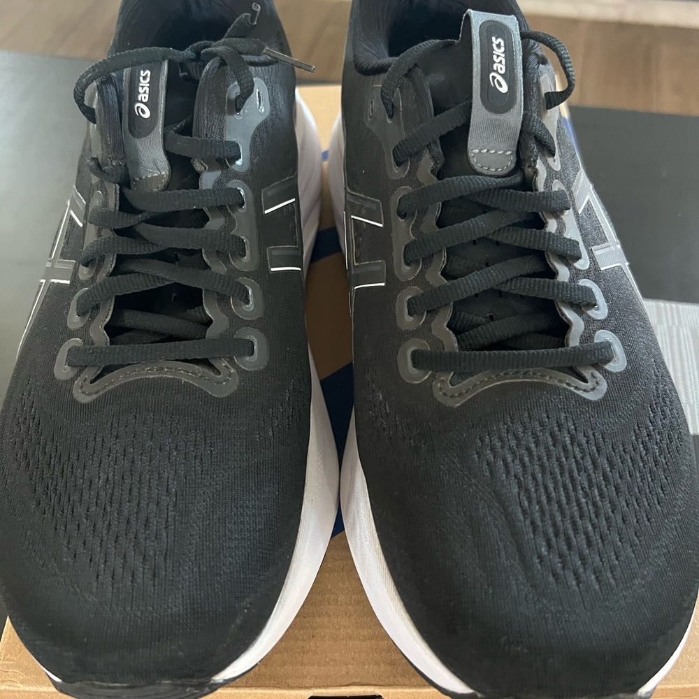 ASICS Gel Kayano 32.     Men's Black Running Shoes